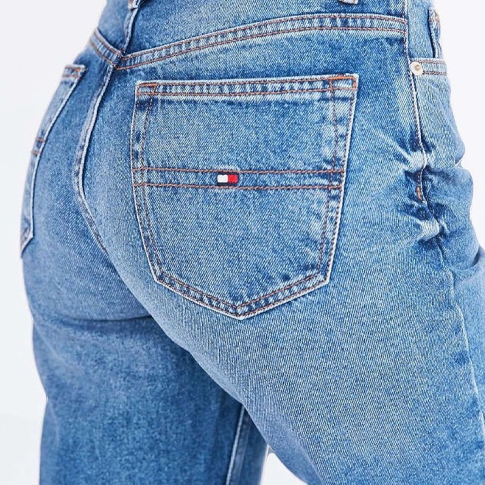 Like New Tommy Jeans Mid Rise Skinny Ankle in Light Denim Blue. Size 2 / 26w